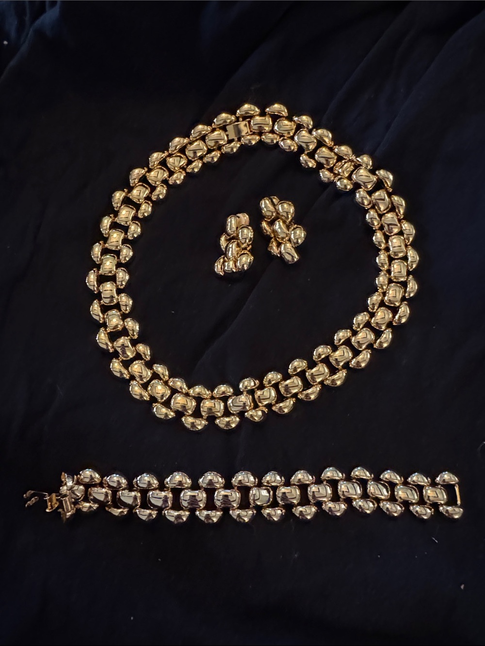 Napier Vintage set Gold-Tone Linked Necklace, Bracelet & clipon earrings Set -